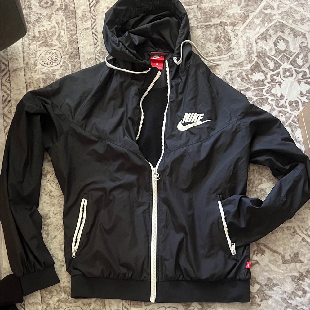 Nike women’s Black Windbreaker Jacket
